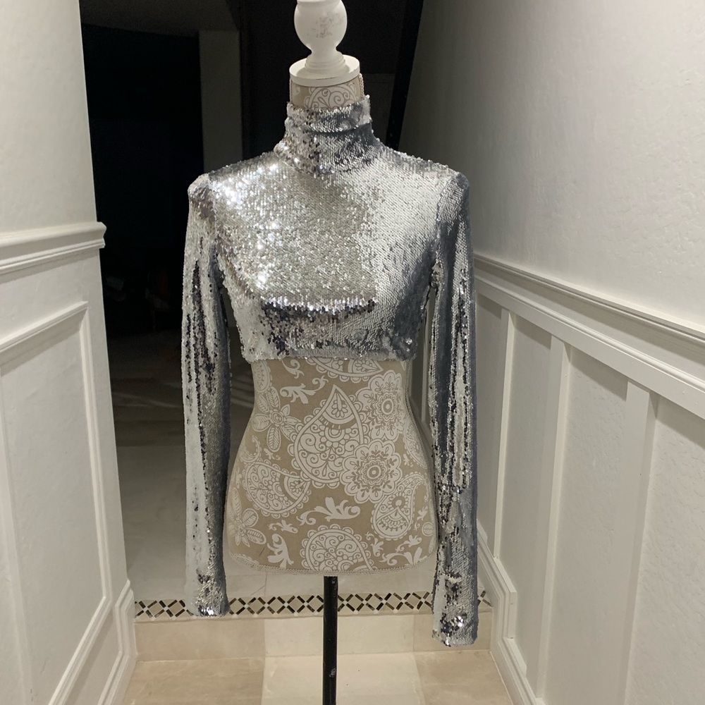 LAQUAN SMITH Sequinned Silver Crop Top Size M